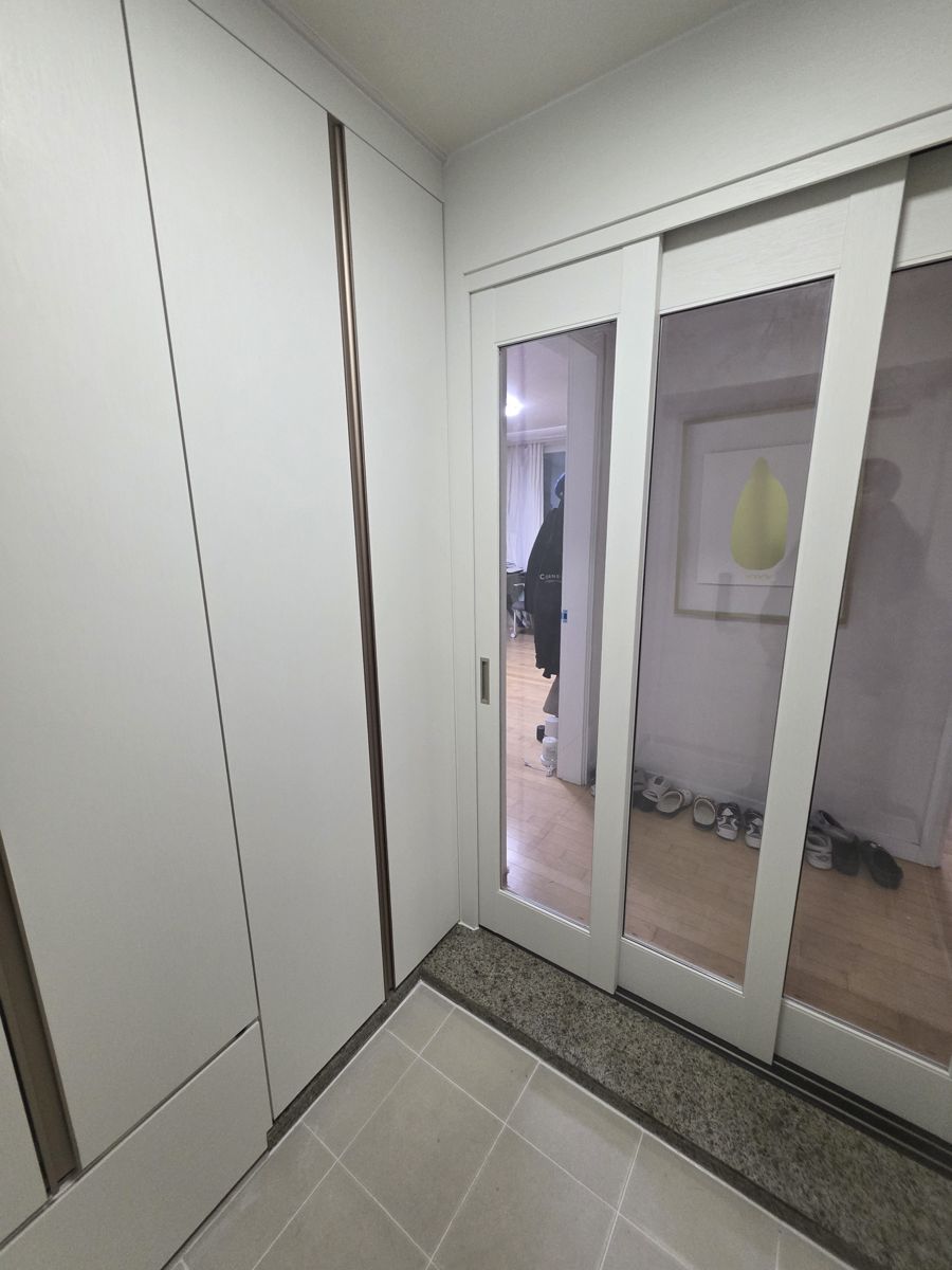 서초 우면동 신발장 필름 리폼 시공 후